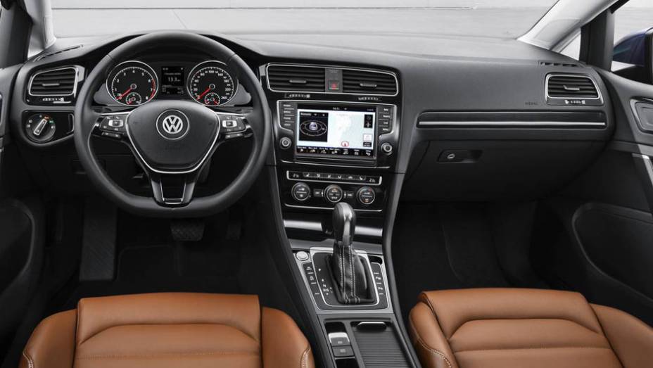 Bem equipado, ele será vendido nas versões Highline 1.4 TSI e GTI 2.0 TSI | <a href="https://quatrorodas.abril.com.br/carros/lancamentos/volkswagen-golf-vii-749855.shtml" rel="migration">Mais sobre o novo Golf no Brasil</a>