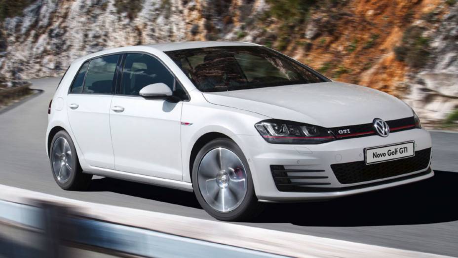 A esportiva GTI tem 220 cv; o novo Golf deve chegar às revendas VW em setembro | <a href="https://quatrorodas.abril.com.br/carros/lancamentos/volkswagen-golf-vii-749855.shtml" rel="migration">Mais sobre o novo Golf no Brasil</a>