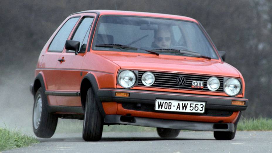 1983 - O GTI mantinha o propulsor 1.8 com injeção, de 112 cv. Em 1985 viria uma opção de 1.6 litro e 139 cv