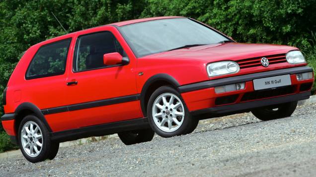 1991 - Na terceira geração do Golf, motores 1.4 litro de 60 cv, 1.6 de 75 cv, 1.8 de 90 cv e 1.9 turbodiesel de 75 cv. O motor 2.0 do GTI chegava a 150 cv