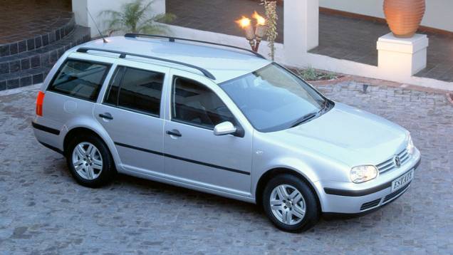 2000 - A mesma perua era vendida com Golf ou Bora/Jetta Variant, cada qual com a dianteira própria do modelo com que dividia o nome