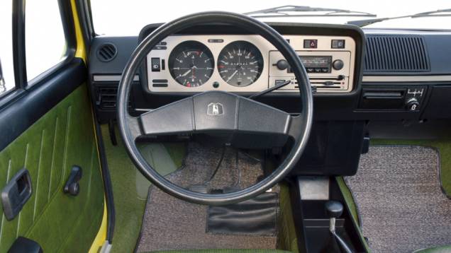 1974 - Com os mesmos 240 cm entre os eixos que o Fusca, mas 37 cm mais curto, o Golf era bem mais espaçoso por dentro 1974 - Com os mesmos 240 cm entre os eixos que o Fusca, mas 37 cm mais curto, o Golf era bem mais espaçoso por dentro