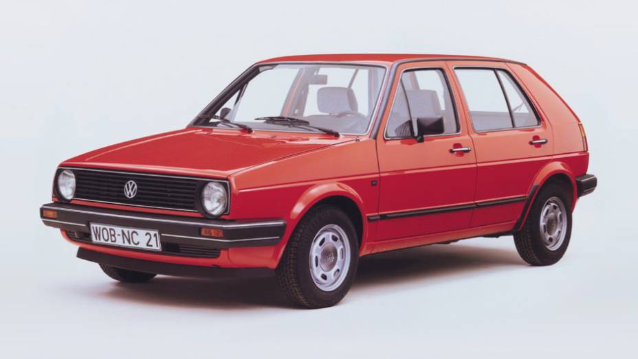 1983 - Com a chegada da segunda geração, o hatch já contava com uma gama de motores que incluía versões 1.3, 1.6, 1.8 com o sem injeção e 1.6 a diesel, com ou sem turbo