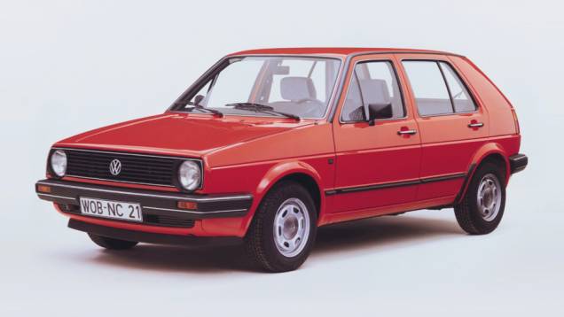 1983 - Com a chegada da segunda geração, o hatch já contava com uma gama de motores que incluía versões 1.3, 1.6, 1.8 com o sem injeção e 1.6 a diesel, com ou sem turbo