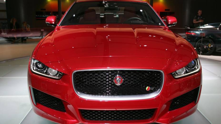 Jaguar XE | <a href="https://quatrorodas.abril.com.br/noticias/saloes/paris-2014/jaguar-lanca-oficialmente-esportivo-xe-799262.shtml" rel="migration">Leia mais</a> | <a href="https://quatrorodas.abril.com.br/galerias/saloes/paris/2014/direto-paris-2014-parte-1-803949.shtml" rel="migration"></a>