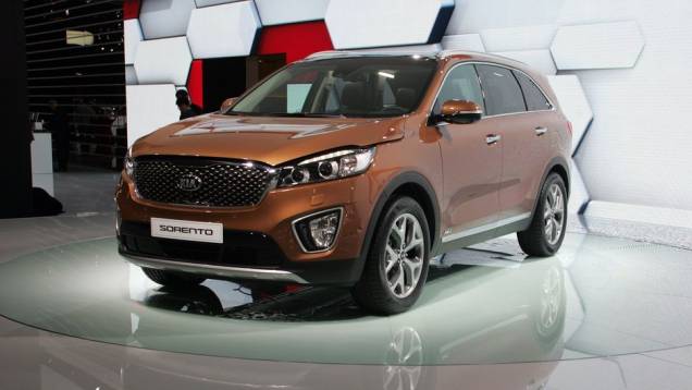 Kia Sorento | <a href="https://quatrorodas.abril.com.br/noticias/saloes/paris-2014/kia-sorento-sera-apresentado-salao-paris-798452.shtml" rel="migration">Leia mais</a> | <a href="https://quatrorodas.abril.com.br/galerias/saloes/paris/2014/direto-paris-2014-parte-1-803949.s" rel="migration"></a>