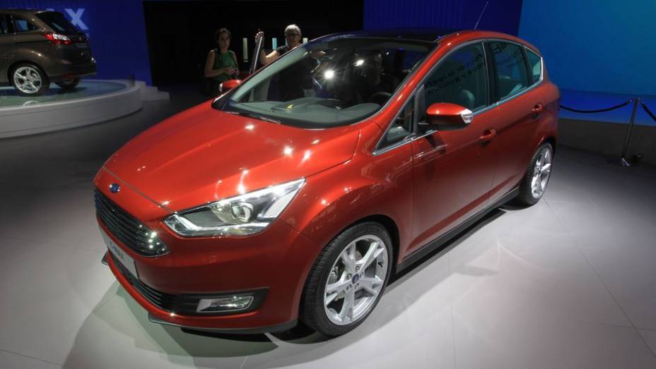 Ford C-MAX | <a href="https://quatrorodas.abril.com.br/noticias/saloes/paris-2014/ford-divulga-teaser-novo-c-max-799977.shtml" rel="migration">Leia mais</a> | <a href="https://quatrorodas.abril.com.br/galerias/saloes/paris/2014/direto-paris-2014-parte-1-803949.shtml" rel="migration">Veja</a>