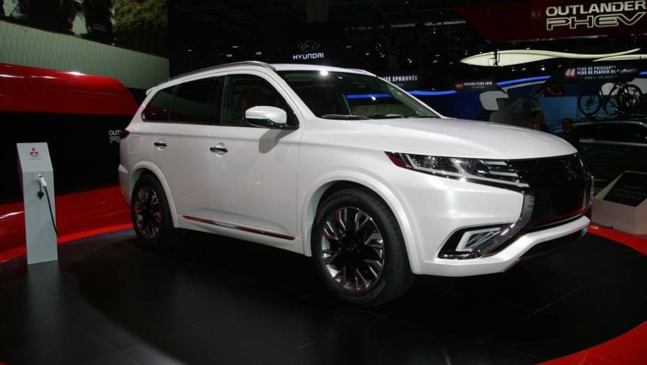 Mitsubishi Outlander PHEV Concept S | <a href="https://quatrorodas.abril.com.br/noticias/saloes/paris-2014/mitsubishi-revela-outlander-phev-concept-s-801097.shtml" rel="migration">Leia mais</a> | <a href="https://quatrorodas.abril.com.br/galerias/saloes/paris/2014/direto-p" rel="migration"></a>