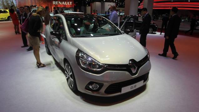Renault Clio | <a href="https://quatrorodas.abril.com.br/galerias/saloes/paris/2014/direto-paris-2014-parte-1-803949.shtml" rel="migration">Veja mais: Direto de Paris - Parte 1</a>