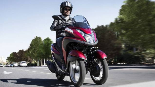 Trata-se de um monocilíndrico quatro tempos de 125 cc | <a href="https://quatrorodas.abril.com.br/moto/noticias/yamaha-apresenta-tricity-europa-777991.shtml" rel="migration">Leia mais</a>