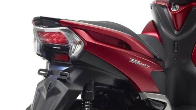 O modelo estará disponível nas cores vermelha, cinza, branca e preta | <a href="https://quatrorodas.abril.com.br/moto/noticias/yamaha-apresenta-tricity-europa-777991.shtml" rel="migration">Leia mais</a>