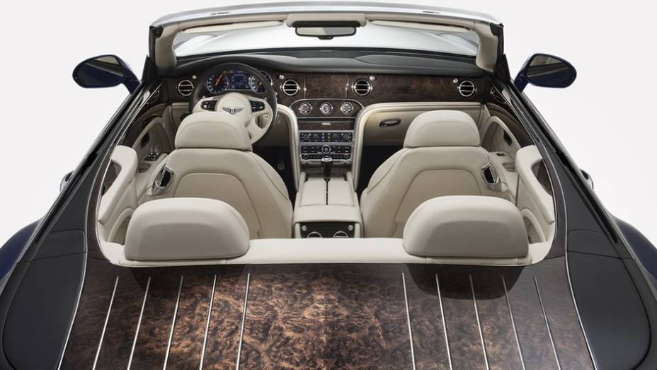 O Grand Convertible também não faz feio em termos de potência, uma vez que o motor V8 6.75 litros entrega 530 cv | <a href="https://quatrorodas.abril.com.br/noticias/saloes/losangeles-2014/bentley-grand-convertible-conceito-pode-ir-fabrica-815717.shtml" rel="migration">Leia</a>