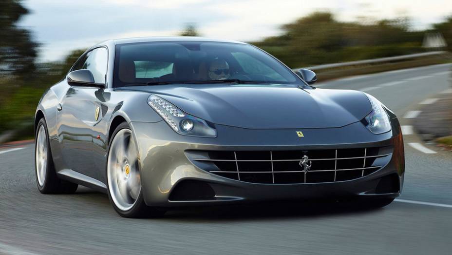 4º) Ferrari FF (2012) - valor do IPVA: R$ 93.675,16; valor venal: R$ 2.341.879,00; equivale a: Toyota Corolla Altis 2.0 Aut. (R$ 93.855,00)