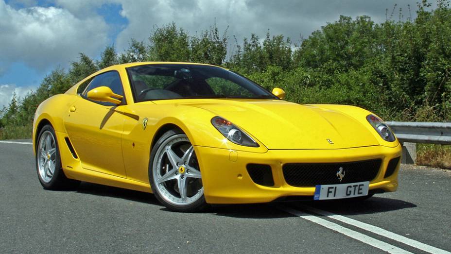 10º) Ferrari 599 GTB (2011) - valor do IPVA: R$ 66.633,28; valor venal: R$ 1.665.832,00; equivale a: Ford EcoSport Freestyle 2.0 (R$ 65.610,00)