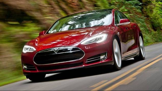 CARRO VERDE: Tesla Model S