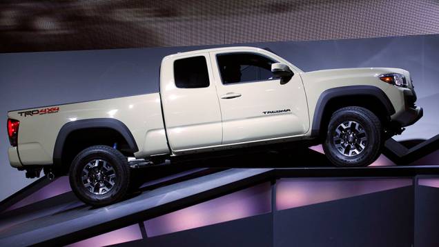 Toyota Tacoma | <a href="https://quatrorodas.abril.com.br/noticias/saloes/detroit-2015/toyota-desvenda-tacoma-2016-825020.shtml" rel="migration">Leia mais</a> | <a href="https://quatrorodas.abril.com.br/galerias/saloes/detroit-2015/1o-dia-salao-detroit-824981.shtml" rel="migration">Veja a pri</a>