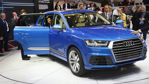 Audi Q7 | <a href="https://quatrorodas.abril.com.br/noticias/saloes/detroit-2015/vazam-imagens-novo-audi-q7-820180.shtml" rel="migration">Leia mais</a> | <a href="https://quatrorodas.abril.com.br/galerias/saloes/detroit-2015/1o-dia-salao-detroit-824981.shtml" rel="migration">Veja a primeira p</a>