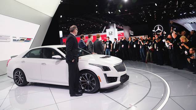Cadillac CTS-V | <a href="https://quatrorodas.abril.com.br/noticias/saloes/detroit-2015/cadillac-revela-novo-cts-v-820740.shtml" rel="migration">Leia mais</a> | <a href="https://quatrorodas.abril.com.br/galerias/saloes/detroit-2015/1o-dia-salao-detroit-824981.shtml" rel="migration">Veja a pri</a> Cadillac CTS-V | <a href="https://quatrorodas.abril.com.br/noticias/saloes/detroit-2015/cadillac-revela-novo-cts-v-820740.shtml" rel="migration">Leia mais</a> | <a href="https://quatrorodas.abril.com.br/galerias/saloes/detroit-2015/1o-dia-salao-detroit-824981.shtml" rel="migration">Veja a pri</a>