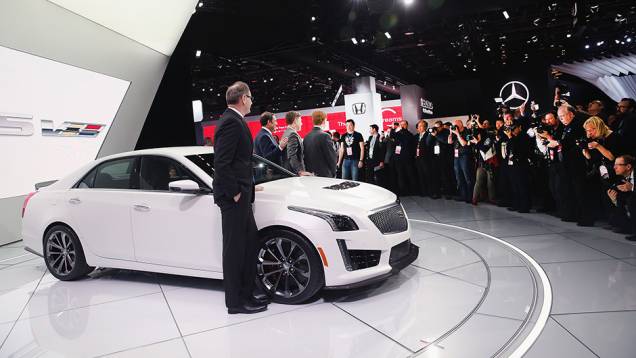 Cadillac CTS-V | <a href="https://quatrorodas.abril.com.br/noticias/saloes/detroit-2015/cadillac-revela-novo-cts-v-820740.shtml" rel="migration">Leia mais</a> | <a href="https://quatrorodas.abril.com.br/galerias/saloes/detroit-2015/1o-dia-salao-detroit-824981.shtml" rel="migration">Veja a pri</a>