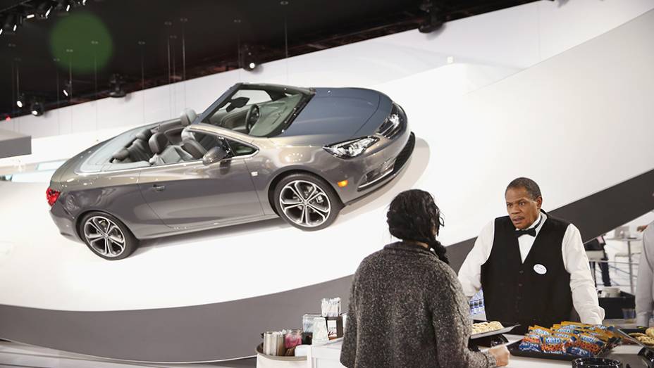 Buick Cascada | <a href="https://quatrorodas.abril.com.br/noticias/saloes/detroit-2015/buick-mostra-conversivel-cascada-824202.shtml" rel="migration">Leia mais</a> | <a href="https://quatrorodas.abril.com.br/galerias/saloes/detroit-2015/1o-dia-salao-detroit-824981.shtml" rel="migration">Veja</a>