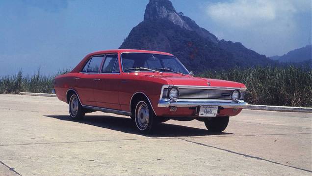 Falando sobre os produtos, um dos mais conhecidos carros da companhia no Brasil é o Chevrolet Opala, lançado em 1968.