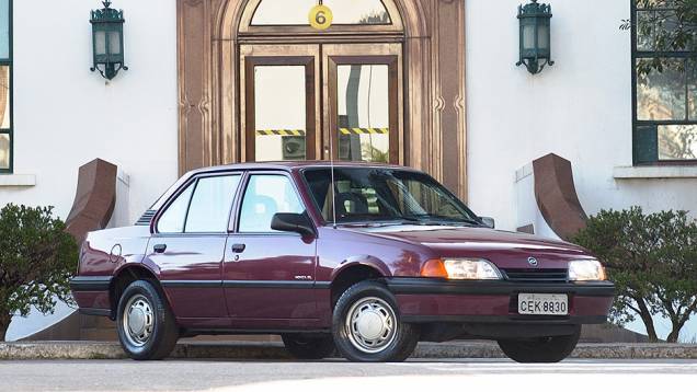 Em 1996, o Monza, que já havia sido reestilizado, deixou de ser produzido. Em 1996, o Monza, que já havia sido reestilizado, deixou de ser produzido.