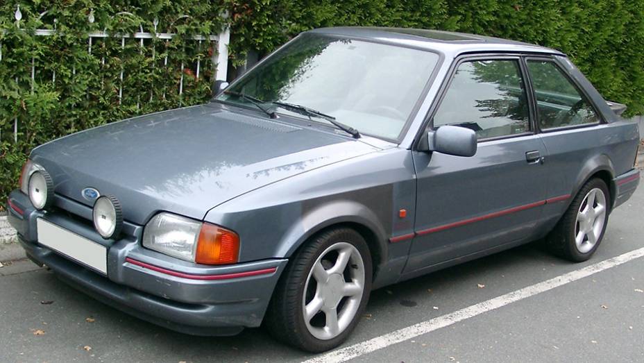 PASSADO: Ford Escort/Verona - Até hoje, ele é um dos modelos favoritos dos admiradores da Ford no País. Substituto do Corcel, o Escort (Verona, no caso do sedã, por algum tempo), agradava pela esportividade