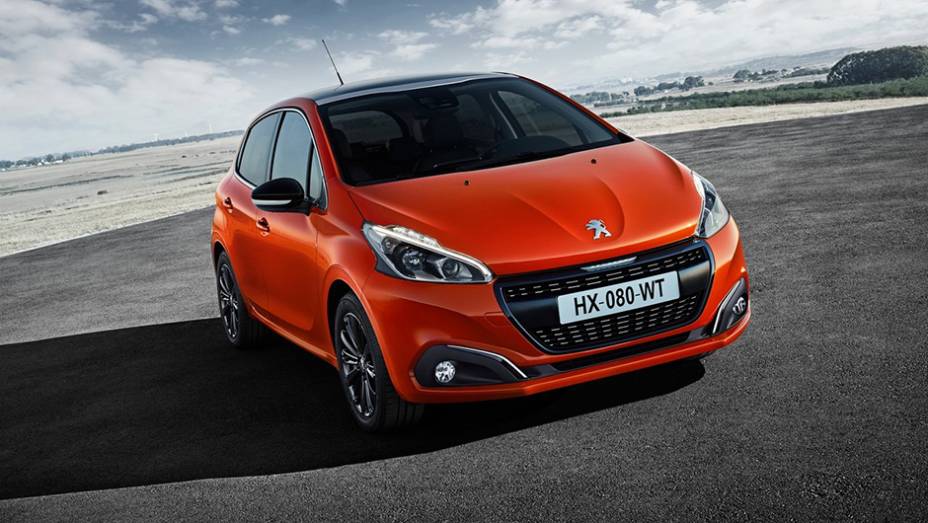 A linha 2016 do Peugeot 208 recebeu um facelift bastante discreto | <a href="https://quatrorodas.abril.com.br/noticias/saloes/genebra-2015/peugeot-revela-208-reestilizado-837862.shtml" rel="migration">Leia mais</a>