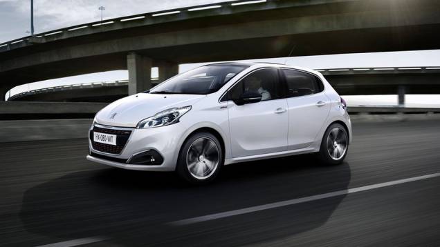 As versões GT Line e GTI também passaram pela modificação estética e estarão presentes no catálogo do 208 | <a href="https://quatrorodas.abril.com.br/noticias/saloes/genebra-2015/peugeot-revela-208-reestilizado-837862.shtml" rel="migration">Leia mais</a>