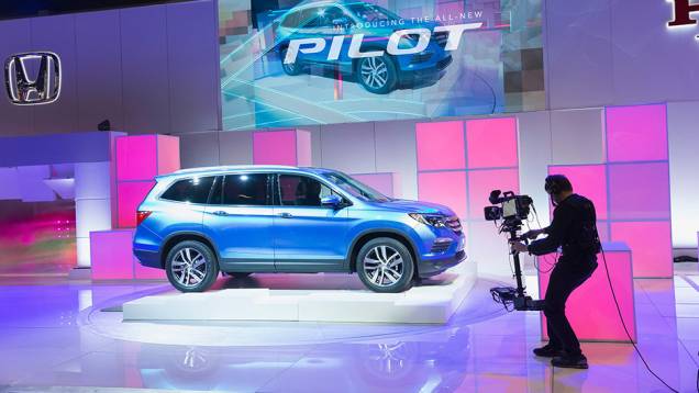 Honda Pilot | <a href="https://quatrorodas.abril.com.br/noticias/fabricantes/honda-divulga-imagens-pilot-2016-835540.shtml" rel="migration">Leia mais</a> Honda Pilot | <a href="https://quatrorodas.abril.com.br/noticias/fabricantes/honda-divulga-imagens-pilot-2016-835540.shtml" rel="migration">Leia mais</a>