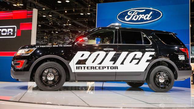Ford Police Interceptor | <a href="https://quatrorodas.abril.com.br/noticias/fabricantes/ford-lanca-novo-interceptor-policia-estados-unidos-834721.shtml" rel="migration">Leia mais</a>