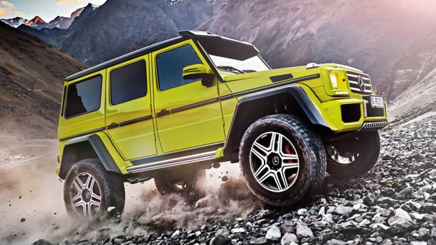 O show-car segue os passos do G63 AMG 6x6 e apresenta para-choques da divisão esportiva AMG, carroceria com partes em fibra de carbono... | <a href="https://quatrorodas.abril.com.br/noticias/saloes/genebra-2015/mercedes-revela-detalhes-conceito-g-500-4x4-83" rel="migration"></a>