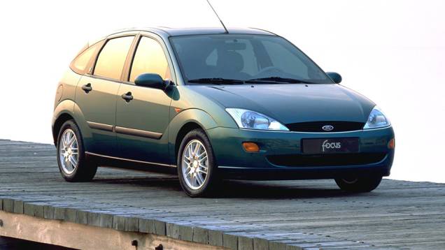1998 - Ford Focus, ele mesmo, o modelo que se tornaria o mais vendido da marca mundialmente
