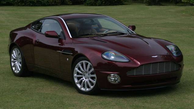 2001 - Aston Martin Vanquish, o sucessor espiritual do já defasado Virage