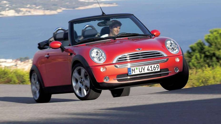 2004 - MINI conversível, dando um novo respiro ao tradicional compacto britânico