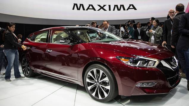 Nissan Maxima | <a href="https://quatrorodas.abril.com.br/noticias/saloes/new-york-2015/nissan-maxima-surge-renovado-nova-iorque-852660.shtml" target="_blank" rel="migration">Leia mais</a>