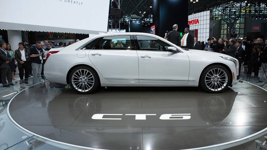 Cadillac CT6 | <a href="https://quatrorodas.abril.com.br/noticias/saloes/new-york-2015/cadillac-ct6-surge-nova-iorque-852261.shtml" target="_blank" rel="migration">Leia mais</a>