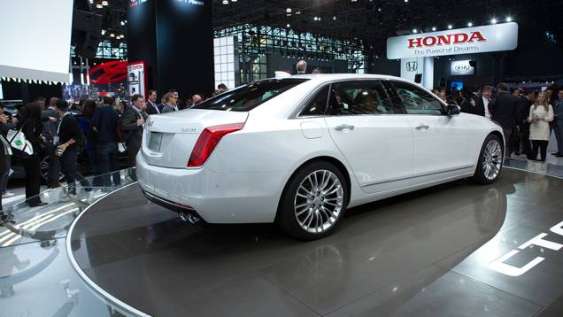Cadillac CT6 | <a href="https://quatrorodas.abril.com.br/noticias/saloes/new-york-2015/cadillac-ct6-surge-nova-iorque-852261.shtml" target="_blank" rel="migration">Leia mais</a> Cadillac CT6 | <a href="https://quatrorodas.abril.com.br/noticias/saloes/new-york-2015/cadillac-ct6-surge-nova-iorque-852261.shtml" target="_blank" rel="migration">Leia mais</a>