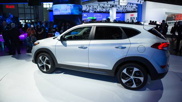 Hyundai Tucson | <a href="https://quatrorodas.abril.com.br/noticias/saloes/new-york-2015/hyundai-mostra-tucson-mercado-norte-americano-852540.shtml" target="_blank" rel="migration">Leia mais</a>