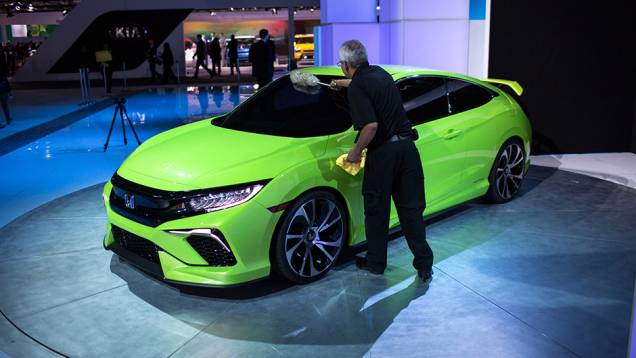 Honda Civic Concept | <a href="https://quatrorodas.abril.com.br/noticias/saloes/new-york-2015/honda-surpreende-mostra-civic-concept-852407.shtml" target="_blank" rel="migration">Leia mais</a>