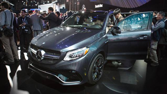 Mercedes-Benz GLE | <a href="https://quatrorodas.abril.com.br/noticias/saloes/new-york-2015/mercedes-benz-revela-gle-2016-851477.shtml" target="_blank" rel="migration">Leia mais</a>