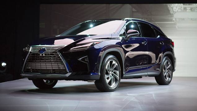 Lexus RX | <a href="https://quatrorodas.abril.com.br/noticias/saloes/new-york-2015/lexus-revela-quarta-geracao-rx-852381.shtml" target="_blank" rel="migration">Leia mais</a> Lexus RX | <a href="https://quatrorodas.abril.com.br/noticias/saloes/new-york-2015/lexus-revela-quarta-geracao-rx-852381.shtml" target="_blank" rel="migration">Leia mais</a>