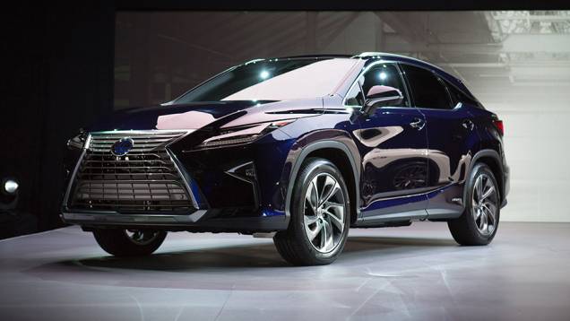 Lexus RX | <a href="https://quatrorodas.abril.com.br/noticias/saloes/new-york-2015/lexus-revela-quarta-geracao-rx-852381.shtml" target="_blank" rel="migration">Leia mais</a>