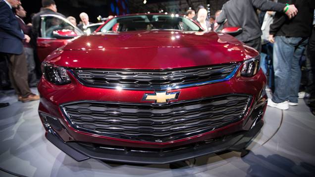Chevrolet Malibu | <a href="https://quatrorodas.abril.com.br/noticias/saloes/new-york-2015/chevrolet-malibu-emagrece-136-kg-nova-geracao-852327.shtml" target="_blank" rel="migration">Leia mais</a>
