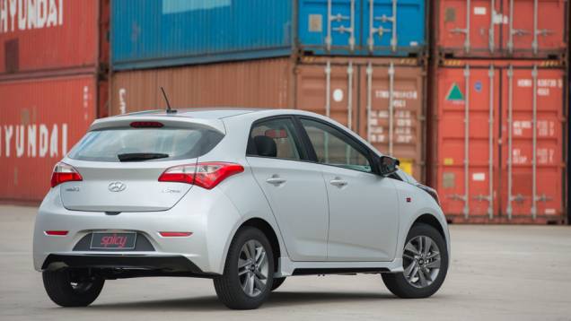 O visual é bastante atraente, mas pena que os motores são os mesmos 1.0 e 1.6 das outras versões | <a href="https://quatrorodas.abril.com.br/carros/impressoes/impressoes-ao-dirigir-hyundai-hb20-spicy-865325.shtml" rel="migration">Leia mais</a> O visual é bastante atraente, mas pena que os motores são os mesmos 1.0 e 1.6 das outras versões | <a href="https://quatrorodas.abril.com.br/carros/impressoes/impressoes-ao-dirigir-hyundai-hb20-spicy-865325.shtml" rel="migration">Leia mais</a>