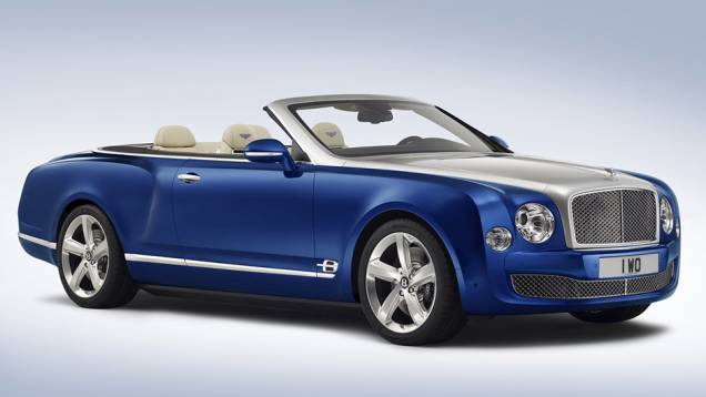 Bentley Grand Convertible (2014) - se destaca pelo acabamento fino, com detalhes amadeirados e acolchoados. Não por acaso, a marca o tratou como "o mais sofisticado conversível" já feito por ela. | <a href="https://quatrorodas.abril.com.br/galerias/especiai" rel="migration"></a>