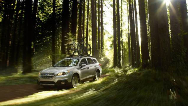 Subaru Outback 2015 começará a ser vendido nos Estados Unidos no fim deste ano. | <a href="https://quatrorodas.abril.com.br/noticias/saloes/new-york-2014/subaru-revela-outback-2015-nova-york-780160.shtml" rel="migration">Leia mais</a>