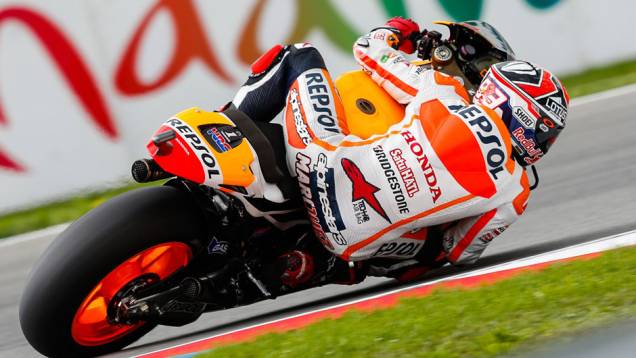 O líder do certame não foi bem e pela primeira vez na categoria não foi ao pódio. | <a href="https://quatrorodas.abril.com.br/moto/noticias/pedrosa-quebra-invencibilidade-marquez-797037.shtml" rel="migration">Leia mais</a> O líder do certame não foi bem e pela primeira vez na categoria não foi ao pódio. | <a href="https://quatrorodas.abril.com.br/moto/noticias/pedrosa-quebra-invencibilidade-marquez-797037.shtml" rel="migration">Leia mais</a>