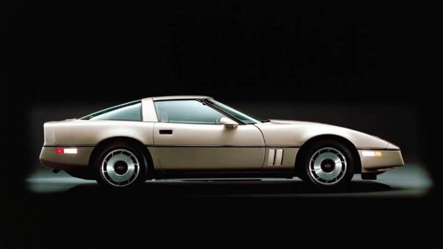 1984: após 15 anos, uma nova geração ficou mais leve e, como um V8 de 205 cv, ganhou um desenho mais reto, em dia com a época. Nova suspensão independente e vidro traseiro tipo hatch eram destaques 1984: após 15 anos, uma nova geração ficou mais leve e, como um V8 de 205 cv, ganhou um desenho mais reto, em dia com a época. Nova suspensão independente e vidro traseiro tipo hatch eram destaques
