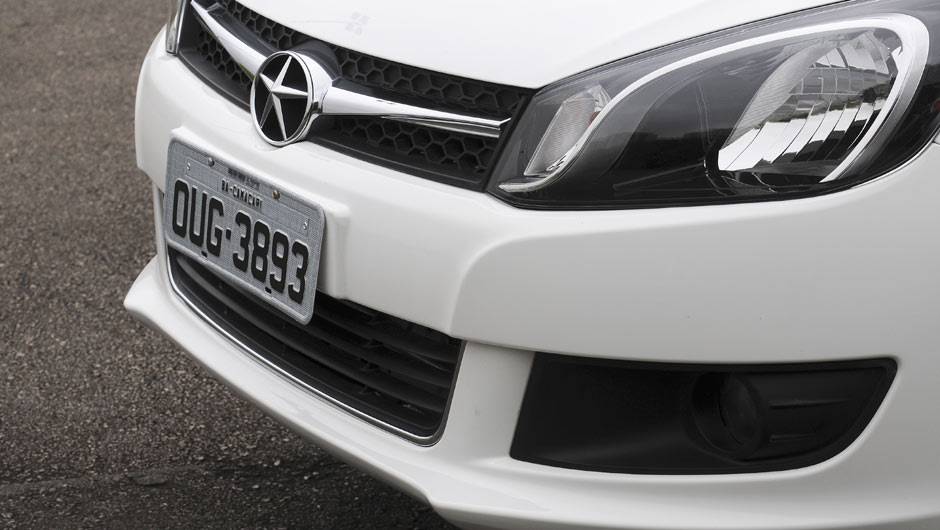 H&aacute; quem diga que o J3 ficou com cara de Volkswagen... | <a href="https://quatrorodas.abril.com.br/galerias/jac/j3-j3-turin-2014-744437.shtml" rel="migration">Leia mais</a>